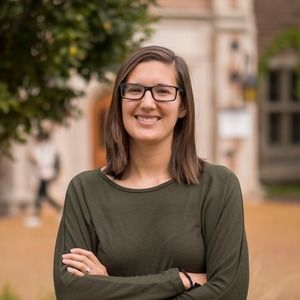 Meet your Posher, Caitlin